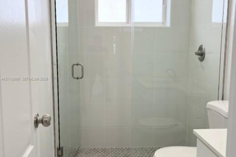 Villa ou maison à louer à Miami, Floride: 4 chambres, 139.35 m2 № 2434411 - photo 13