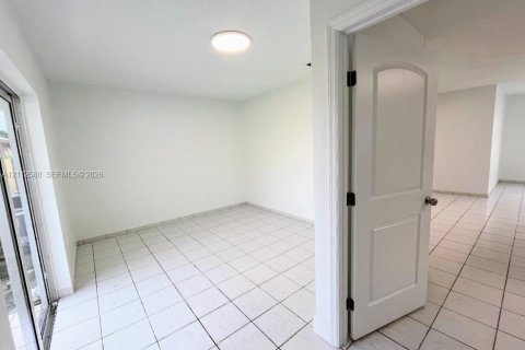 Villa ou maison à louer à Miami, Floride: 4 chambres, 139.35 m2 № 2434411 - photo 10