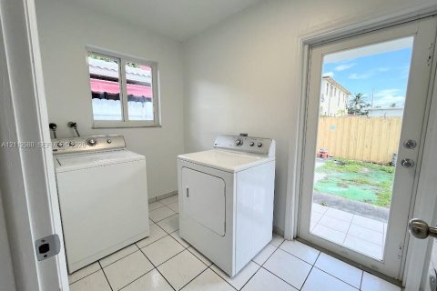 Villa ou maison à louer à Miami, Floride: 4 chambres, 139.35 m2 № 2434411 - photo 9