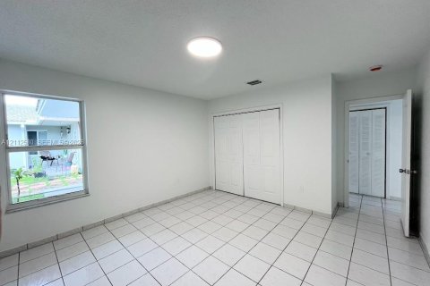 Villa ou maison à louer à Miami, Floride: 4 chambres, 139.35 m2 № 2434411 - photo 12