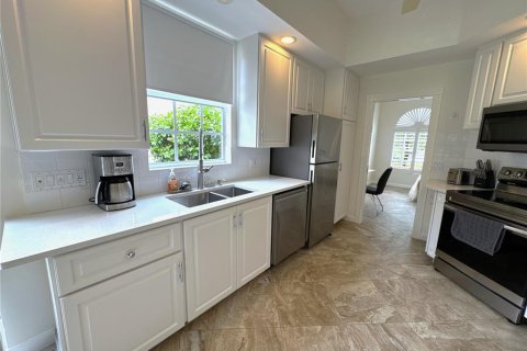 House in Naples, Florida 3 bedrooms, 184.23 sq.m. № 2208911 - photo 7