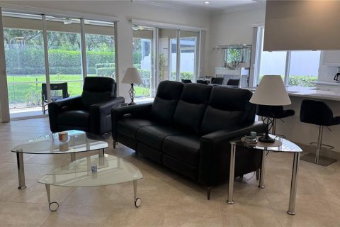 House in Naples, Florida 3 bedrooms, 184.23 sq.m. № 2208911 - photo 4