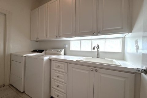 House in Naples, Florida 3 bedrooms, 184.23 sq.m. № 2208911 - photo 21