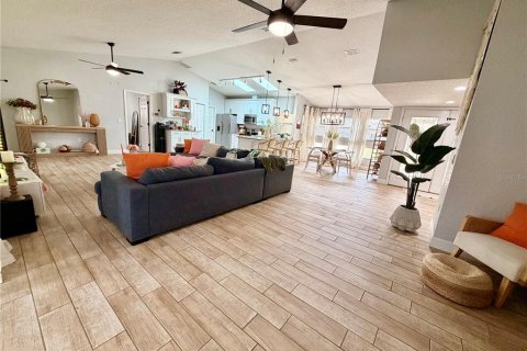 Casa en venta en Spring Hill, Florida, 3 dormitorios, 195.47 m2 № 2167691 - foto 2
