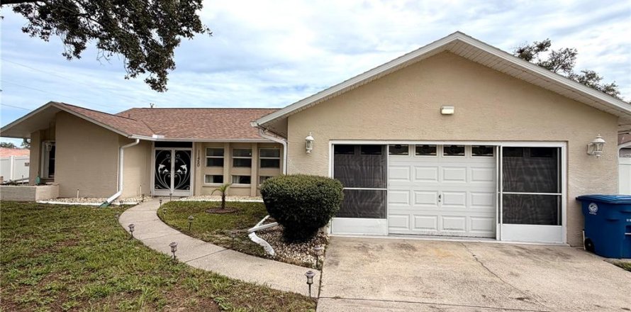 Casa en Spring Hill, Florida 3 dormitorios, 195.47 m2 № 2167691