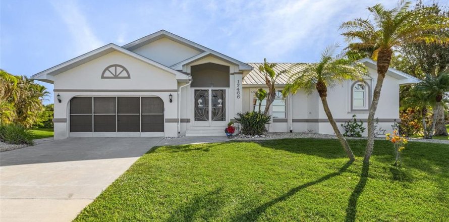 House in Punta Gorda, Florida 3 bedrooms, 196.02 sq.m. № 1568711