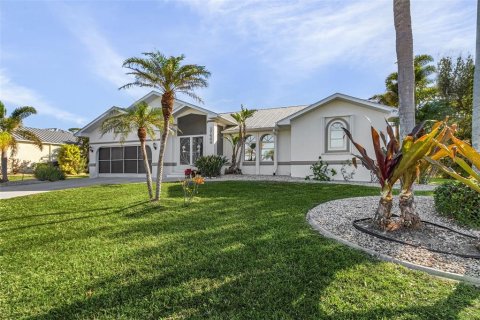 House in Punta Gorda, Florida 3 bedrooms, 196.02 sq.m. № 1568711 - photo 3