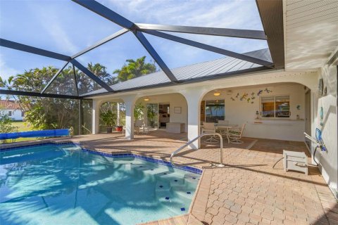 House in Punta Gorda, Florida 3 bedrooms, 196.02 sq.m. № 1568711 - photo 24
