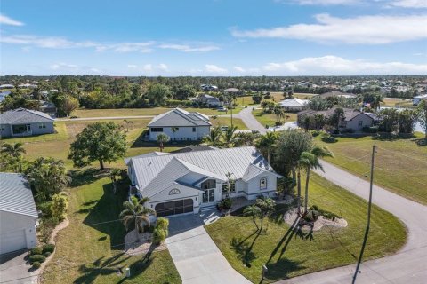 House in Punta Gorda, Florida 3 bedrooms, 196.02 sq.m. № 1568711 - photo 28
