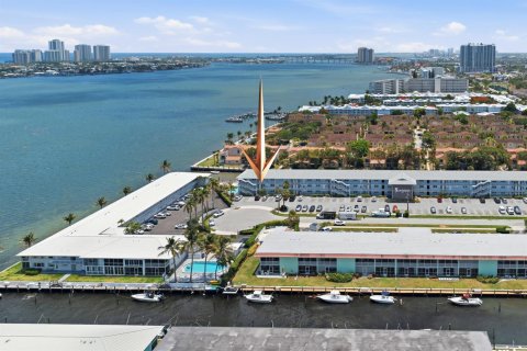 Copropriété à vendre à North Palm Beach, Floride: 2 chambres, 92.62 m2 № 2084392 - photo 21