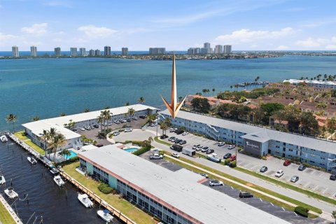 Copropriété à vendre à North Palm Beach, Floride: 2 chambres, 92.62 m2 № 2084392 - photo 24