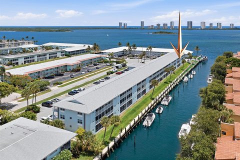 Condo à North Palm Beach, Floride, 2 chambres  № 2084392