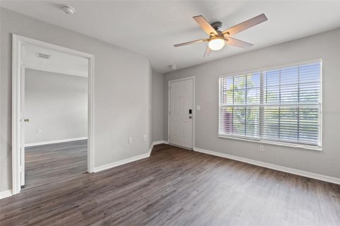 Condo in Tampa, Florida, 1 bedroom  № 1838536 - photo 11