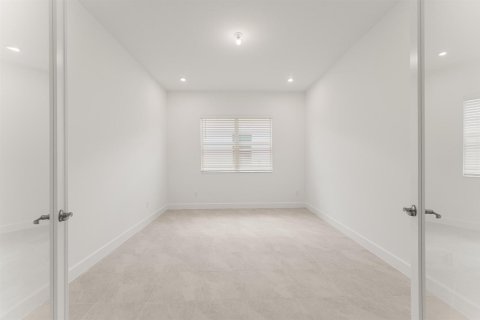 Villa ou maison à vendre à Port St. Lucie, Floride: 4 chambres, 264.49 m2 № 2295661 - photo 4