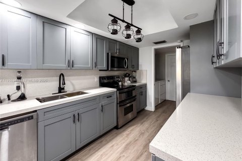 Adosado en alquiler en Hialeah, Florida, 3 dormitorios, 183.95 m2 № 2011994 - foto 9