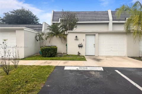 Adosado en Hialeah, Florida 3 dormitorios, 183.95 m2 № 2011994