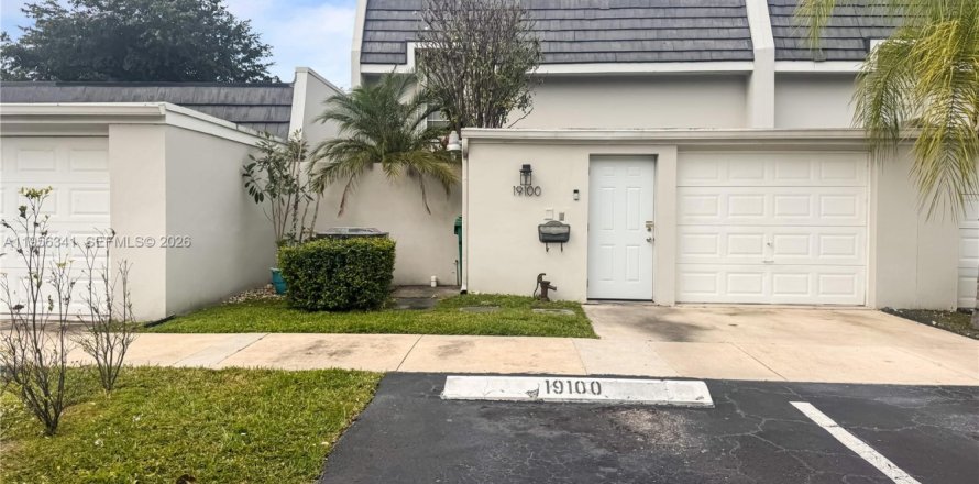 Adosado en Hialeah, Florida 3 dormitorios, 183.95 m2 № 2011994