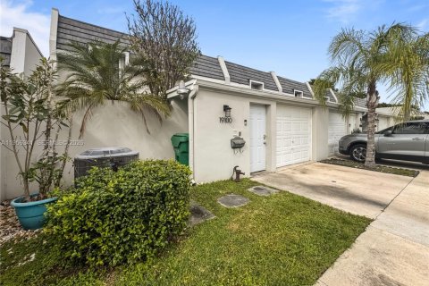 Adosado en alquiler en Hialeah, Florida, 3 dormitorios, 183.95 m2 № 2011994 - foto 2