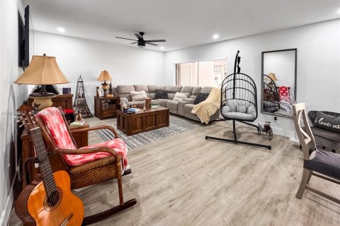 Adosado en alquiler en Hialeah, Florida, 3 dormitorios, 183.95 m2 № 2011994 - foto 5