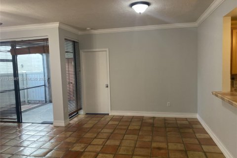 Condo in Pembroke Pines, Florida, 2 bedrooms  № 1991142 - photo 5