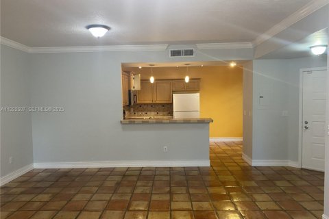 Condo in Pembroke Pines, Florida, 2 bedrooms  № 1991142 - photo 9