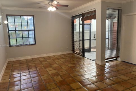 Condo in Pembroke Pines, Florida, 2 bedrooms  № 1991142 - photo 4