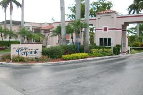 Condo in Pembroke Pines, Florida, 2 bedrooms  № 1991142 - photo 3