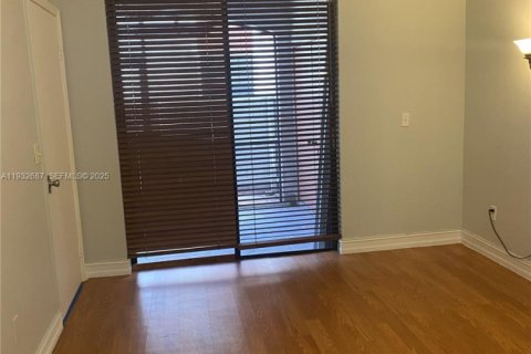 Condo in Pembroke Pines, Florida, 2 bedrooms  № 1991142 - photo 20