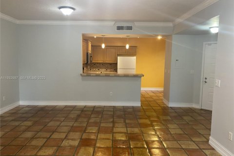 Condo in Pembroke Pines, Florida, 2 bedrooms  № 1991142 - photo 7