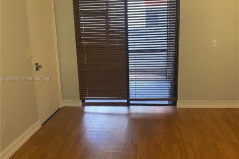 Condo in Pembroke Pines, Florida, 2 bedrooms  № 1991142 - photo 18