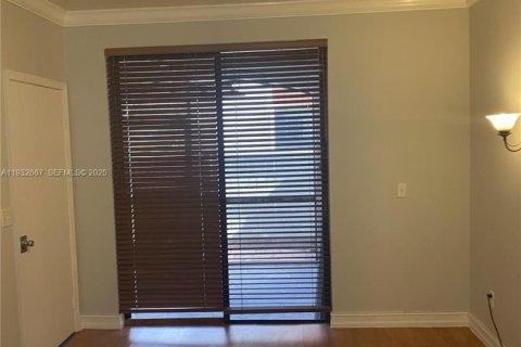 Condo in Pembroke Pines, Florida, 2 bedrooms  № 1991142 - photo 21