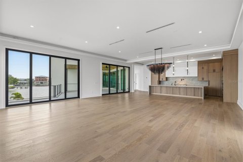 Casa en venta en Saint Petersburg, Florida, 5 dormitorios, 665.55 m2 № 2360673 - foto 18