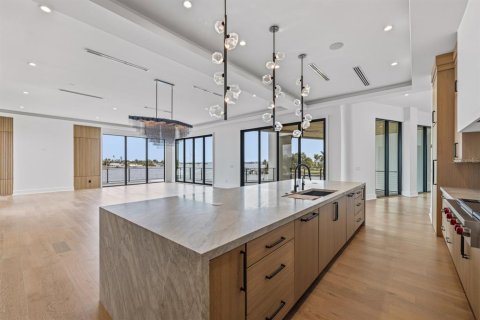 Casa en venta en Saint Petersburg, Florida, 5 dormitorios, 665.55 m2 № 2360673 - foto 9