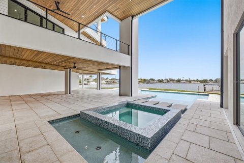 Casa en venta en Saint Petersburg, Florida, 5 dormitorios, 665.55 m2 № 2360673 - foto 4