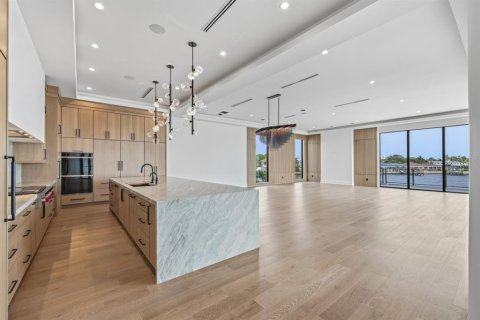 Casa en venta en Saint Petersburg, Florida, 5 dormitorios, 665.55 m2 № 2360673 - foto 15