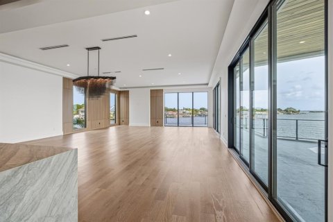 Casa en venta en Saint Petersburg, Florida, 5 dormitorios, 665.55 m2 № 2360673 - foto 17