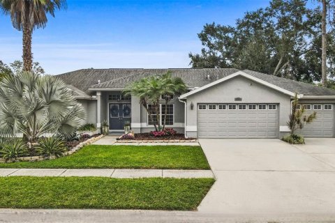 House in Zephyrhills, Florida 3 bedrooms, 212.75 sq.m. № 2094442