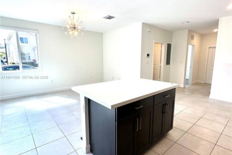 Adosado en alquiler en Homestead, Florida, 4 dormitorios № 1998902 - foto 2