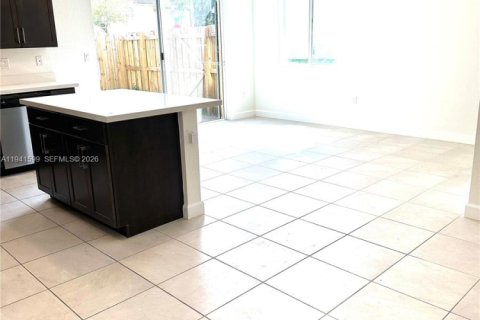 Adosado en alquiler en Homestead, Florida, 4 dormitorios № 1998902 - foto 4