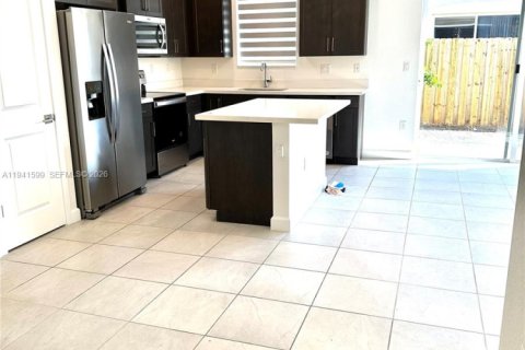 Adosado en alquiler en Homestead, Florida, 4 dormitorios № 1998902 - foto 5