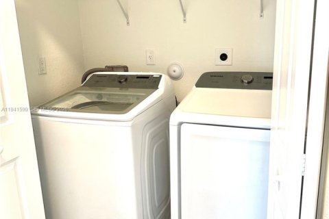 Adosado en alquiler en Homestead, Florida, 4 dormitorios № 1998902 - foto 8