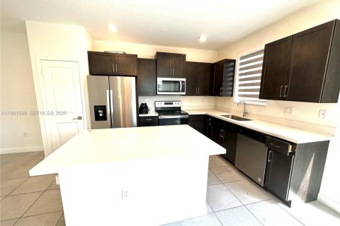 Townhouse in Homestead, Florida 4 bedrooms № 1998902