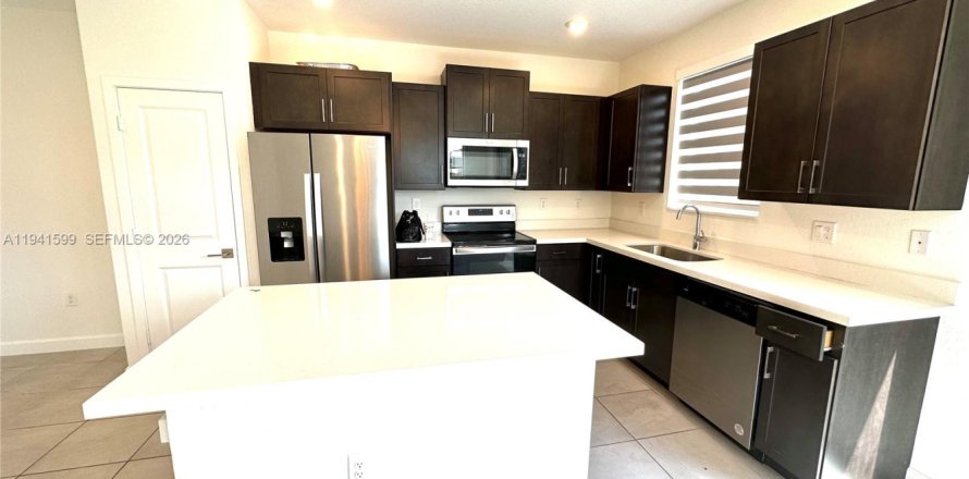 Adosado en Homestead, Florida 4 dormitorios № 1998902