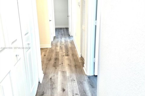 Adosado en alquiler en Homestead, Florida, 4 dormitorios № 1998902 - foto 11