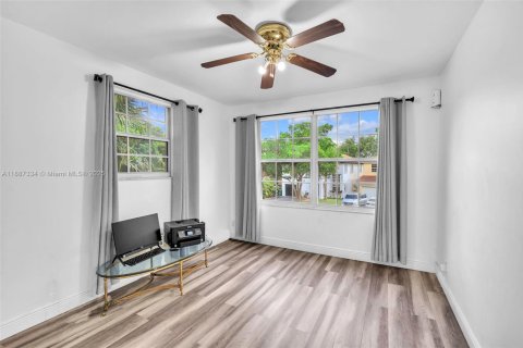 Villa ou maison à vendre à Cooper City, Floride: 4 chambres, 193.61 m2 № 1933088 - photo 6