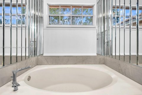 Villa ou maison à vendre à Cooper City, Floride: 4 chambres, 193.61 m2 № 1933088 - photo 10