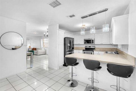 Villa ou maison à vendre à Cooper City, Floride: 4 chambres, 193.61 m2 № 1933088 - photo 17