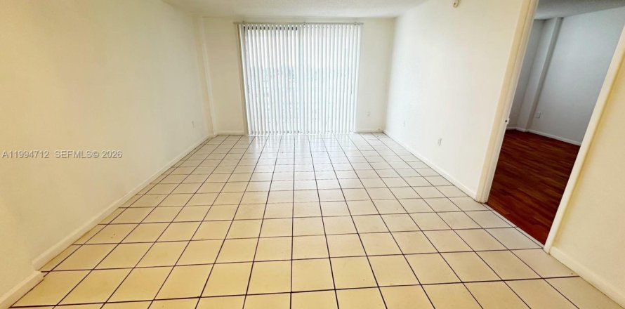 Condominio en Miami, Florida, 1 dormitorio  № 2056360