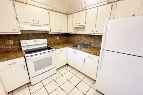 Condominio en venta en Miami, Florida, 1 dormitorio, 78.04 m2 № 2056360 - foto 3