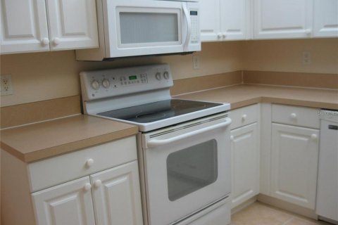Condo in Bradenton, Florida, 2 bedrooms  № 2358910 - photo 6